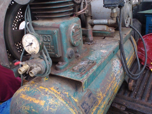 ปั้มลมญี่ปุ่นมอเตอร์มิสซูสภาพเดิมๆครับสวยๆครับ  มอเตอร์1.5  แรงมิสซูครับ  ถังประมาณ 90  ลิตร  หัวประมาณ 2-3  แรงครับเสียงนิ่มครับราคานี้คุ้มครับ