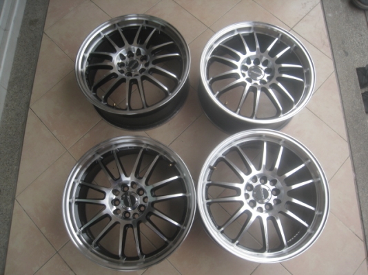 ขายล้อแม็กมือ2 re30 17"x7" et40 5 รู 100/114.3 สีดำหน้าเงาขอบเงา สนใจติดต่อเล็กคลองสาม 081-3747940