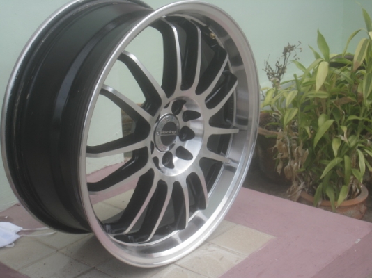 ขายล้อแม็กมือ2 re30 17"x7" et40 5 รู 100/114.3 สีดำหน้าเงาขอบเงา สนใจติดต่อเล็กคลองสาม 081-3747940