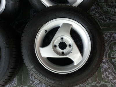 ขายล้อแม็กขอบ 13 4 รู100 พร้อมยาง175/70/13 4 เส้น