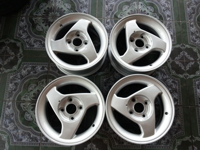 ขายล้อแม็กขอบ 13 4 รู100 พร้อมยาง175/70/13 4 เส้น