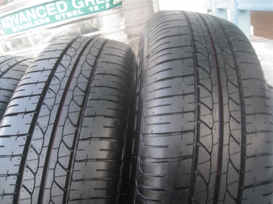 ขายกะทะล้อป้ายแดง nissan almera ขอบ14 4รู100 พร้อมยางปี14 สนใจติดต่อเล็กคลองสามครับ 081-3747940