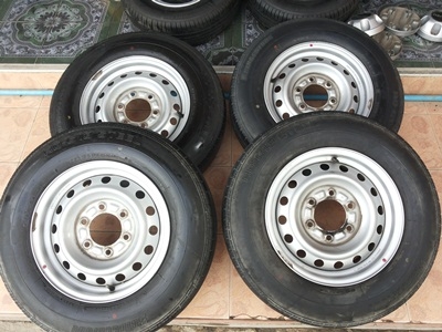 ขายล้อกะทะขอบ15 6รู ISUZU พร้อมยาง 4 ล้อ