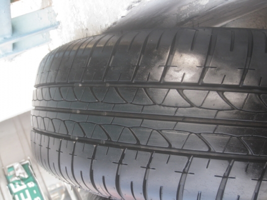 ขายล้อแม็กมือสอง nissan almera 15"x5.5" et40 4รุ100 พร้อมยางปี12 สนใจติดต่อเล็กคลองสามครับ 081-3747940