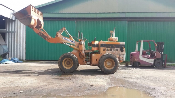 ขายรถตักล้อยาง KOMUTSU 510 กรองคู่ ต่อแขน ขยายบุ้งกี้แล้ว เครื่องสภาพดีพร้อมใช้งาน ราคาต่อรองได้