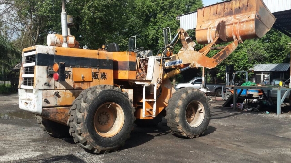 ขายรถตักล้อยาง KOMUTSU 510 กรองคู่ ต่อแขน ขยายบุ้งกี้แล้ว เครื่องสภาพดีพร้อมใช้งาน ราคาต่อรองได้