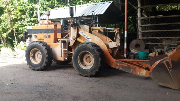 ขายรถตักล้อยาง KOMUTSU 510 กรองคู่ ต่อแขน ขยายบุ้งกี้แล้ว เครื่องสภาพดีพร้อมใช้งาน ราคาต่อรองได้