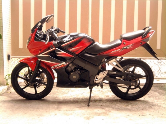ขออนุญาติขาย HONDA CBR 150 ปลายปี52 วิ่งน้อย 12,xxx กิโล สตา์ร์ทมือ โอนให้ฟรีครับ