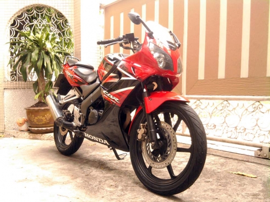 ขออนุญาติขาย HONDA CBR 150 ปลายปี52 วิ่งน้อย 12,xxx กิโล สตา์ร์ทมือ โอนให้ฟรีครับ