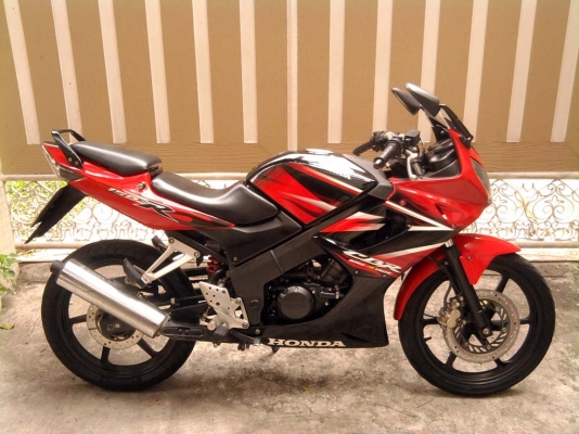 ขออนุญาติขาย HONDA CBR 150 ปลายปี52 วิ่งน้อย 12,xxx กิโล สตา์ร์ทมือ โอนให้ฟรีครับ