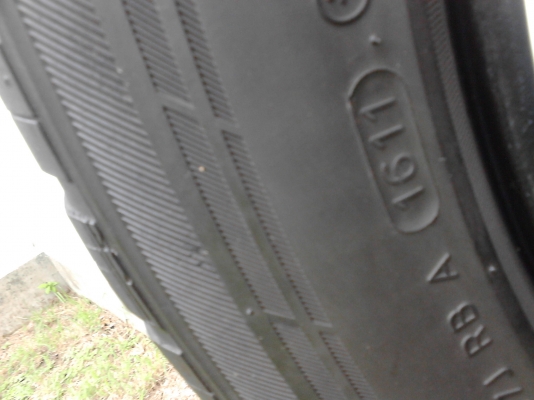 265/50R20 ไม่มีปะทั้ง 2 เส้น . ปี 11 TEL.081-427-3941