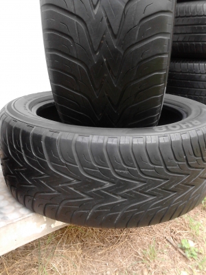 265/50R20 ไม่มีปะทั้ง 2 เส้น . ปี 11 TEL.081-427-3941