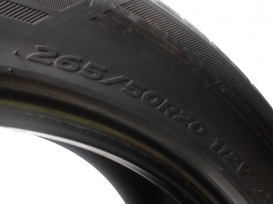 265/50R20 ไม่มีปะทั้ง 2 เส้น . ปี 11 TEL.081-427-3941