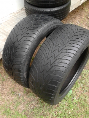 265/50R20 ไม่มีปะทั้ง 2 เส้น . ปี 11 TEL.081-427-3941