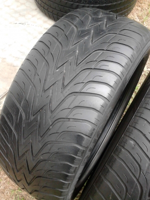 265/50R20 ไม่มีปะทั้ง 2 เส้น . ปี 11 TEL.081-427-3941