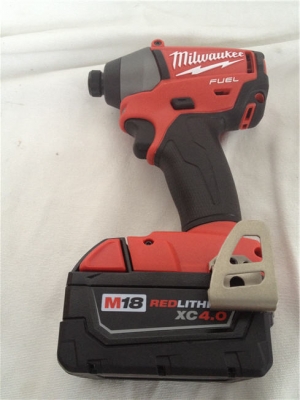 ชุดสว่านไร้สาย Milwaukee 2797-22 มีสว่านกระแทกและสว่านไขควง กล่องใหญ่มาก ชุดสว่านไร้สาย Milwaukee 2797-22 มีสว่านกระแทกและสว่านไขควง กล่องใหญ่มาก