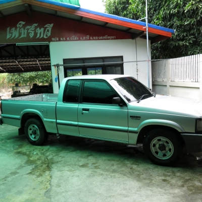 มี Mazda b 2500  มาหาแลก รถตู้ toyota เล็ก