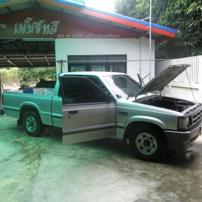 มี Mazda b 2500  มาหาแลก รถตู้ toyota เล็ก