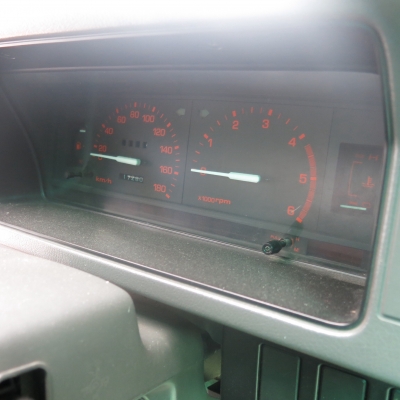 มี Mazda b 2500  มาหาแลก รถตู้ toyota เล็ก