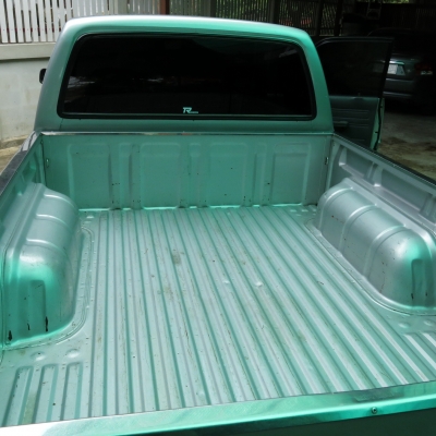 มี Mazda b 2500  มาหาแลก รถตู้ toyota เล็ก