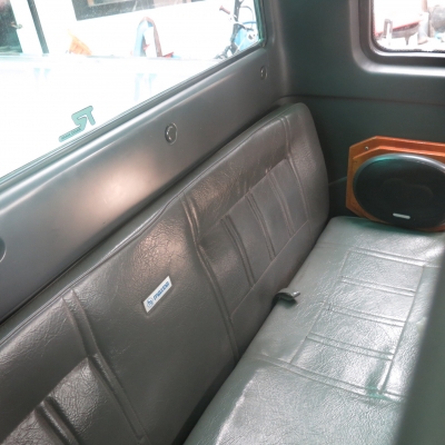 มี Mazda b 2500  มาหาแลก รถตู้ toyota เล็ก