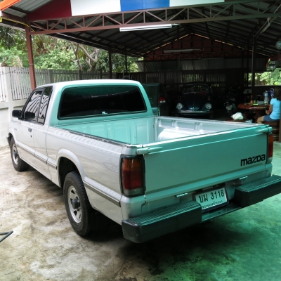 มี Mazda b 2500  มาหาแลก รถตู้ toyota เล็ก