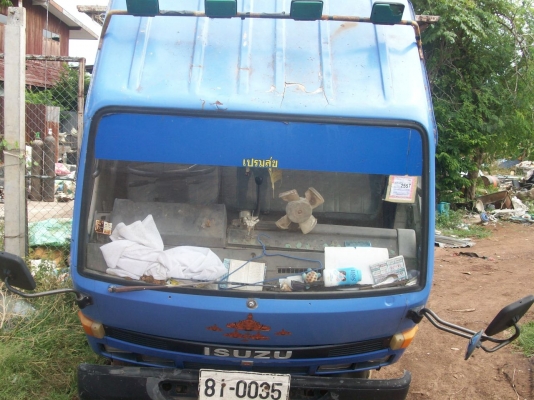 รถบรรทุก หกล้อ  NKR  100 แรง พวงมาลัยเพาเวอร์  พร้อมใช้งาน