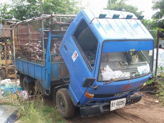 รถบรรทุก หกล้อ  NKR  100 แรง พวงมาลัยเพาเวอร์  พร้อมใช้งาน