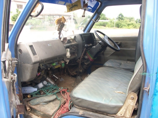 รถบรรทุก หกล้อ  NKR  100 แรง พวงมาลัยเพาเวอร์  พร้อมใช้งาน