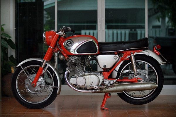 ขายcb72 ของเดิมเยอะๆ  เครื่องดี สตาร์ทมือได้ ขายถูกๆ 105000 0811160919