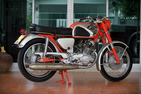 ขายcb72 ของเดิมเยอะๆ  เครื่องดี สตาร์ทมือได้ ขายถูกๆ 105000 0811160919