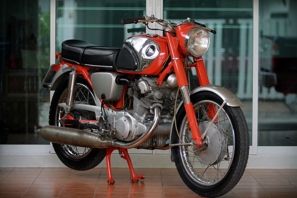 ขายcb72 ของเดิมเยอะๆ  เครื่องดี สตาร์ทมือได้ ขายถูกๆ 105000 0811160919