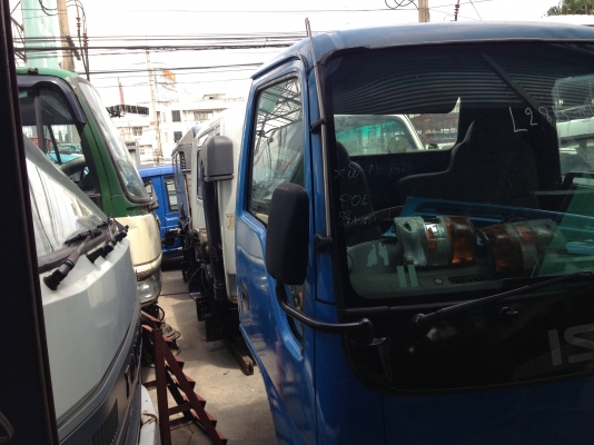 ขายหัว. อีซูซุ NKR. การ์ตูน หลังคาสูง 12 โวล์ต