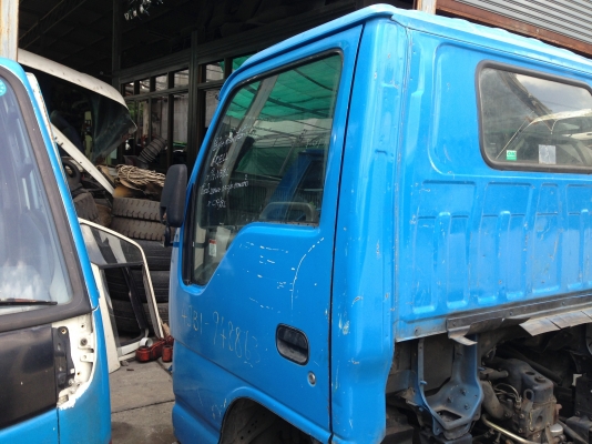 ขายหัว. อีซูซุ NKR. การ์ตูน หลังคาสูง 12 โวล์ต