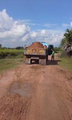 ขายรถดั้มหกล้อ ราคาลงมา 800000 บาทถ้วนเเล้วครับ