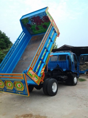 ขายรถดั้มหกล้อ ราคาลงมา 800000 บาทถ้วนเเล้วครับ