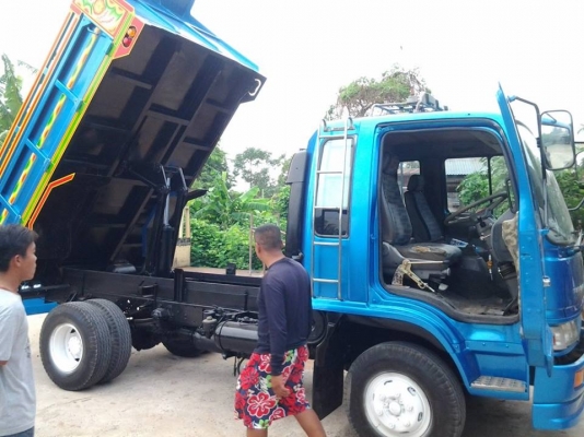 ขายรถดั้มหกล้อ ราคาลงมา 800000 บาทถ้วนเเล้วครับ