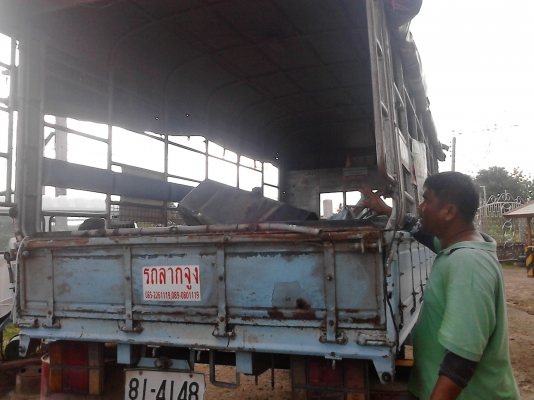 ขายด่วน กระบะรถ6ล้อกลาง พร้อมหลังคา