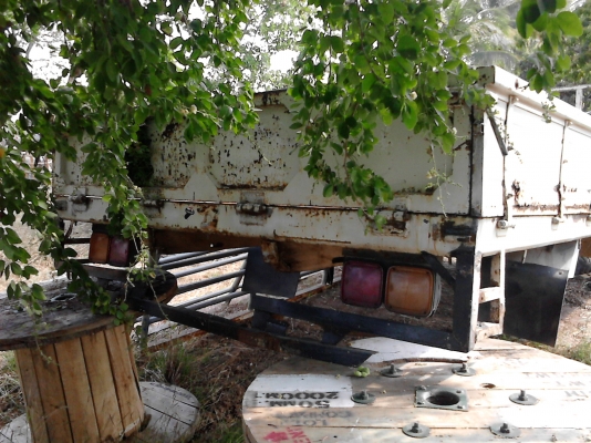 ขาย กระบะรถ6ล้อกลาง พร้อมเหล็กข้าง