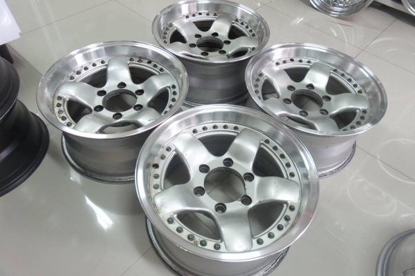 16x8 ET10 สีเดิม หมุดครบ ไร้ซ่อม 12900บาท