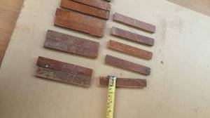 ไม้ปาเก้ไม้สักถูกๆไม้สักครับมีประมาณ 800 ตารางเมตรครับไว้ดัดแปลงทำอย่างอื่นงานศิลป์ต่างๆได้ครับ  ตารางเมตรละ 100  บาทครับราคานี้คุ้มมากครับ