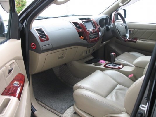 FORTUNER LPG โดนัท 2.7 AUTO ไม่เคยชนครับ FORTUNER LPG โดนัท 2.7 AUTO ไม่เคยชนครับ