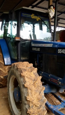 ขายดาวน์ รถไถนา FORD6640-2เพลามีตู้เก๋งมีผาน7+ดันหน้า