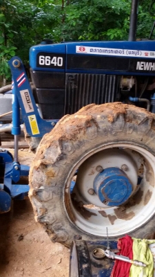 ขายดาวน์ รถไถนา FORD6640-2เพลามีตู้เก๋งมีผาน7+ดันหน้า