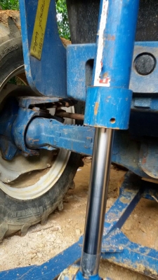 ขายดาวน์ รถไถนา FORD6640-2เพลามีตู้เก๋งมีผาน7+ดันหน้า