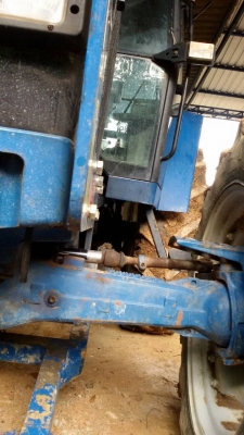 ขายดาวน์ รถไถนา FORD6640-2เพลามีตู้เก๋งมีผาน7+ดันหน้า