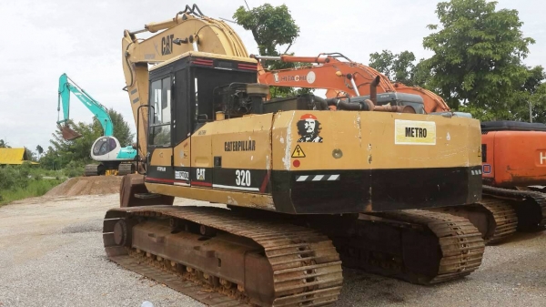 รถแบคโฮ CAT E200 B รถสวย เนี๊ยบ มีแอร์เย็นเฉียบ ราคาต่อรองกันได้ครับ รถใช้งานดีมาก