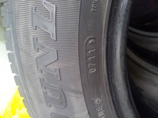 ขายยาง Dunlop LT 37  215/65/16  ปี 11