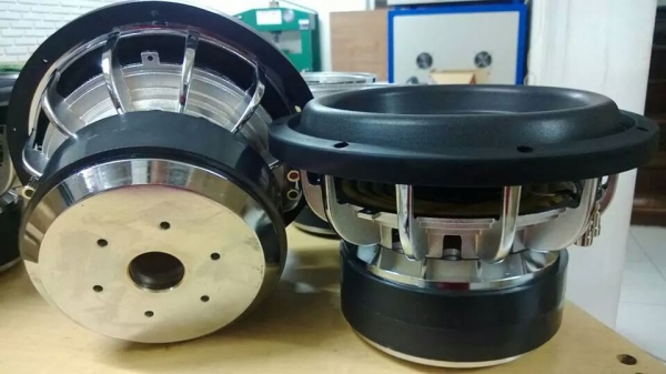 ขายซับโม 10 นิ้ว พร้อมกลางแหลม 1คู่