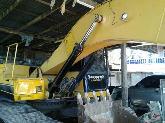 รถแบคโฮ CAT E200 B รถสวย เนี๊ยบ ราคาต่อรองกันได้ครับ รถใช้งานดีมาก